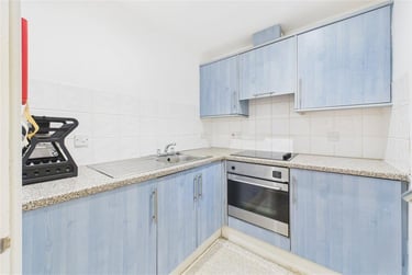 1 bed flat, 28 Central Park Avenue, North Hill, Plymouth, PL46NF - Image 3